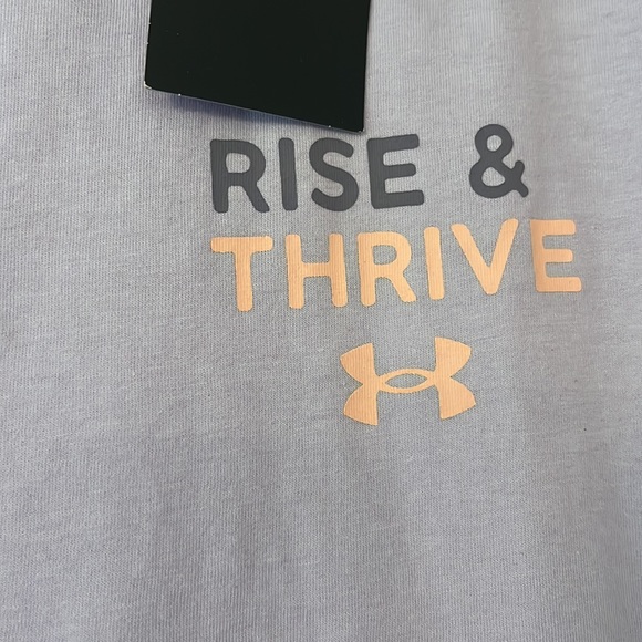 Under armor, light, purple lilac, extra large rise & thrive shirt - Picture 2 of 4
